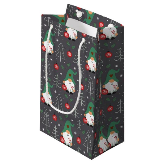 Green Gnome Christmas Tree Ornaments Muster Kleine Geschenktüte (Vorderseite Schrägansicht)