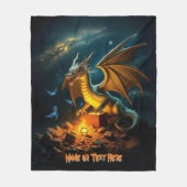 Green & Gold Dragon Guarding Treasure Fleecedecke (Vorderseite)