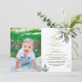 Green & Gold Eukalyptus Foto Taufe Einladung (Stehend Vorderseite)