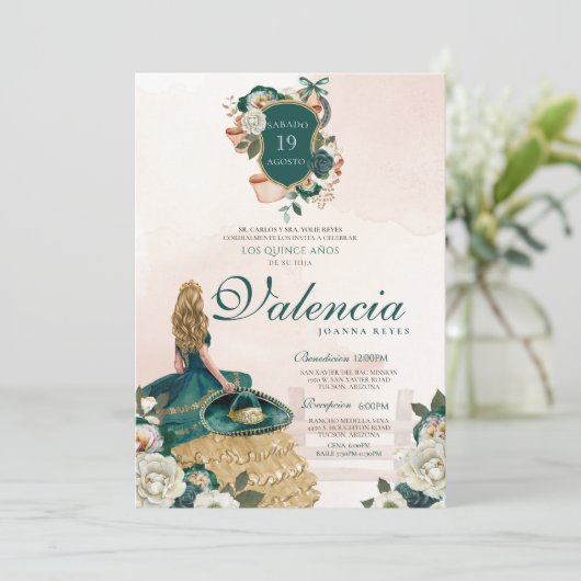 Green Gold Floral Wappen Elegante Charra Quinceane Einladung (Stehend Vorderseite)