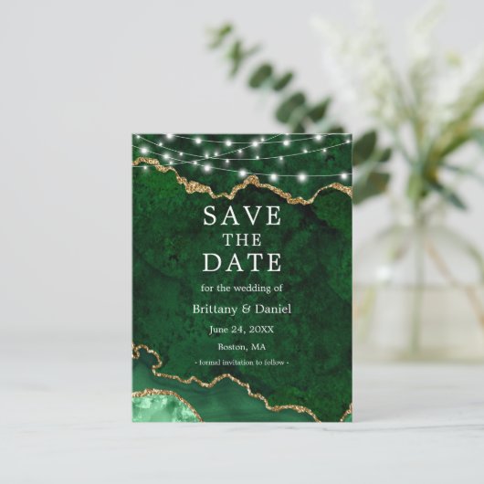 Green Gold Marble Geode Lights Save the Date Ankündigungspostkarte (Stehend Vorderseite)
