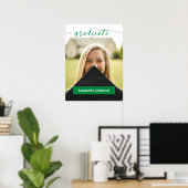 Green Graduate Script Modernes Foto Poster (Heimbüro)