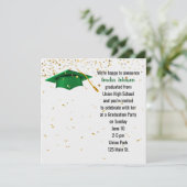 Green Graduation Cap mit Gold Confetti Einladung (Stehend Vorderseite)