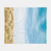 Green grass field under blue skies fleecedecke (Vorderseite (Horizontal))