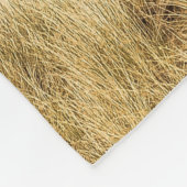 Green grass field under blue skies fleecedecke (Ecke)