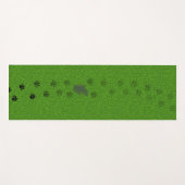 Green grass with dog paw prints and a pee stain yo yogamatte (Vorderseite (Horizontal))