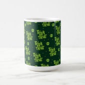 GREEN HALLOWEWEEN TRICK ODER BEHANDLUNG & SKULLS KAFFEETASSE (Mittel)
