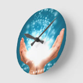 Green healing hands chakra Reiki energy zen yoga Runde Wanduhr (Winkel)