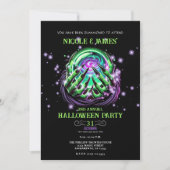 Green Hexe Gazing Magic Ball Halloween-Party Einladung (Vorderseite)
