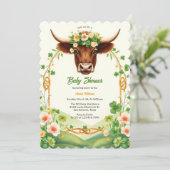 Green Highland Cow St Patricks Day Baby Dusche Einladung (Stehend Vorderseite)