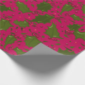Green Holly on Bright Pink Christmas Geschenkpapier (Ecke)