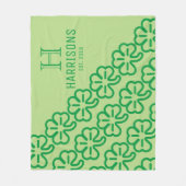 Green Irish Kleeblatt Personalisiert Familienname Fleecedecke (Vorderseite)