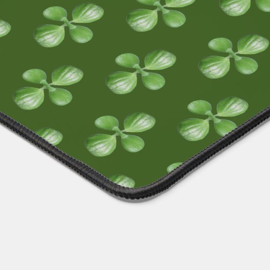 Green Jade Tree Blätter auf Forest Green Schreibtischunterlage (Ecke)