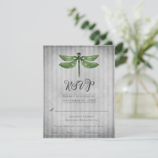 Green Jeweled Dragonfly Wedding RSVP (Stehend Vorderseite)