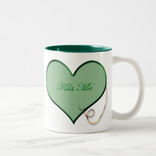 Green Kiss Me Valentine Tasse