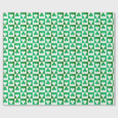Green Kleeblatt Cloue auf Schachbrett Irisches Par Geschenkpapier (Flach)