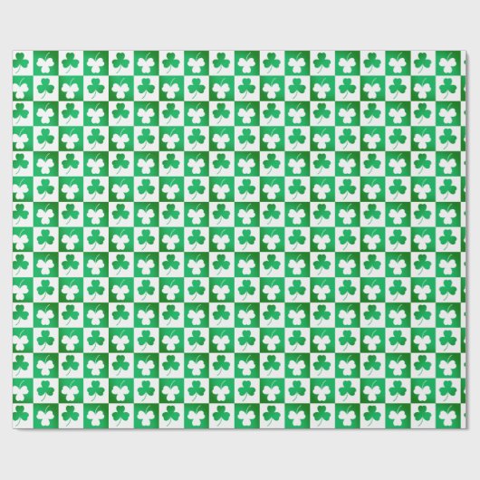 Green Kleeblatt Cloue auf Schachbrett Irisches Par Geschenkpapier (Flach)