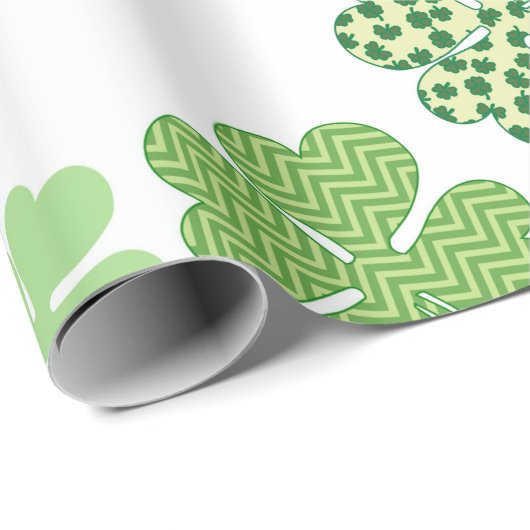 Green Kleeblatt Clover St. Patrick's Day Geschenkpapier (Rolleneckpunkt)