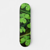 Green Kleeblatt Clover St Patrick's Day Skateboard (Vorne)