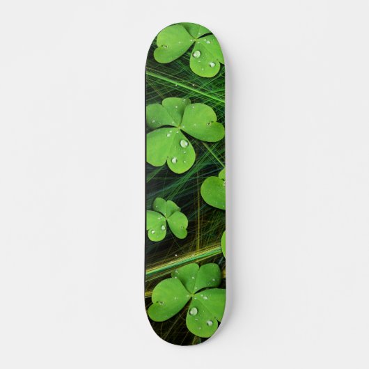 Green Kleeblatt Clover St Patrick's Day Skateboard (Vorne)