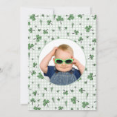 Green Kleeblatt Erstes Geburtstag Foto Einladung (Rückseite)