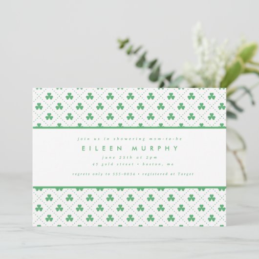 Green Kleeblatt St. Patrick's Day Irish Baby Showe Einladung (Stehend Vorderseite)