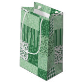 Green Kleeblatts Imitate Patchwork Kleine Geschenk Geschenktüte (Rückseite Schrägansicht)