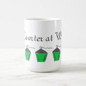 Green Lantern Mawrter bei der Arbeit Tasse Bryn Ma (Mittel)