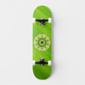 Green Leaf and Mandala Skateboard Deck (Vorderseite)