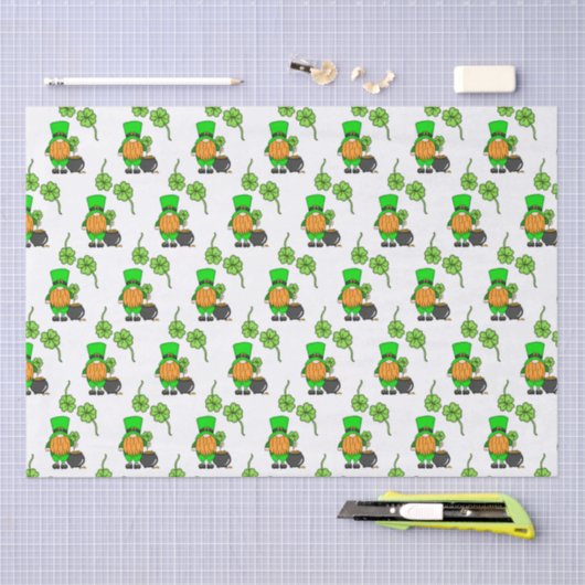 Green Leprechaun Gnome mit Kleeblatt Seidenpapier (Handwerk)
