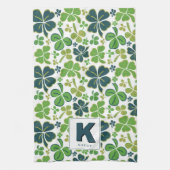 Green Lucky Kleeblatt Clover Muster Mit Monogramm Geschirrtuch (Vertikal)