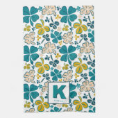 Green Lucky Kleeblatt Clover Muster Mit Monogramm Geschirrtuch (Vertikal)