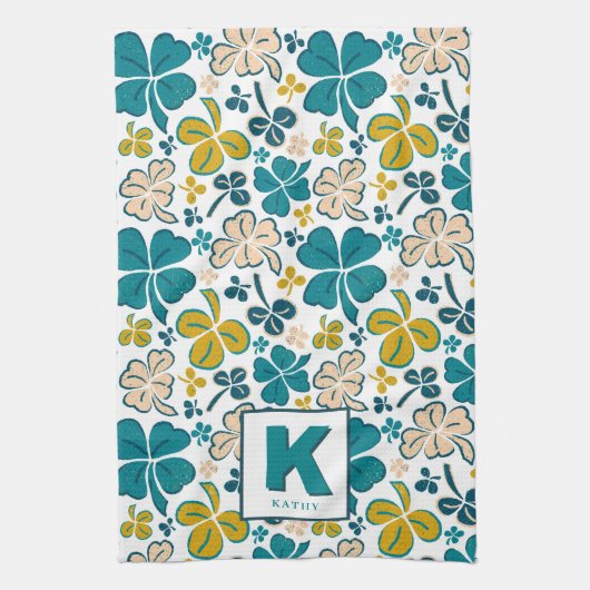 Green Lucky Kleeblatt Clover Muster Mit Monogramm Geschirrtuch (Vertikal)
