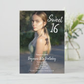 Green Mermaid Modernes Foto Sweet 16 Party Einladung (Stehend Vorderseite)