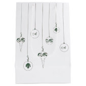 Green Monogram Bauble Weihnachtsschmuck Geschenkta Mittlere Geschenktüte (Rückseite)