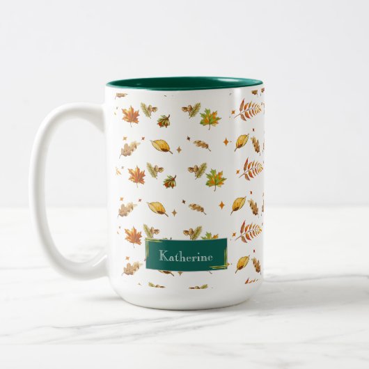 Green Monogram Fall Leaf Erntedank Zweifarbige Tasse (Links)