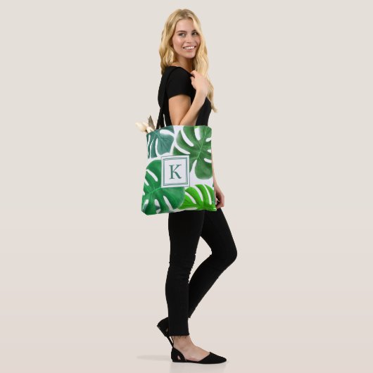 Green Monstera Pflanze Blätter Muster Mit Monogram Tasche (Am Model)