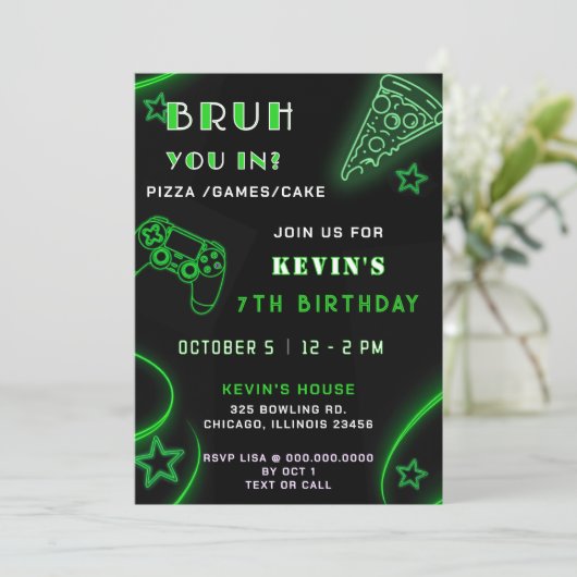 Green Neon Glow Pizza Games Bruh Birthday Einladung (Stehend Vorderseite)