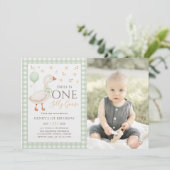 Green One Albern Goose 1. Geburtstag Foto Einladung (Stehend Vorderseite)