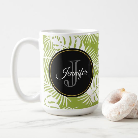 Green Palm Blätter Regenwald Muster Monogram Kaffeetasse (Mit Donut)
