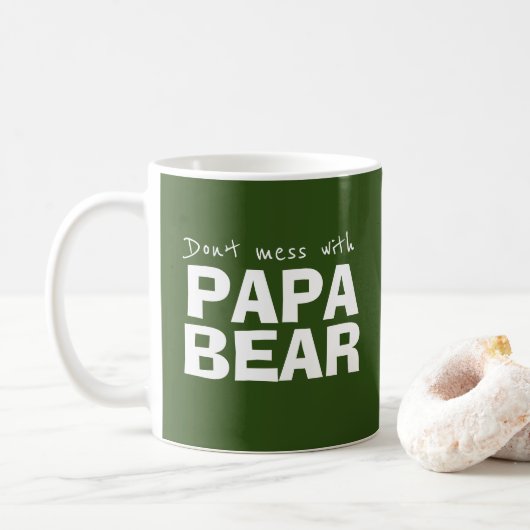 Green Papa Bear Minimalistische Typografie Tasse f (Mit Donut)