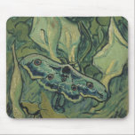 Green Peacock (Kaiser) Moth von Vincent van Gogh Mousepad<br><div class="desc">Die Große Pfauenmotte oder Kaisermotte von Vincent van Gogh ist ein Vintages Naturgemälde aus Post-Impressionismus. Ein riesiger Kaisermoth fliegt zwischen den Blume und Pflanze in einem Garten im Hinterhof. Van Gogh benutzte Schmetterlinge in seinen Werken als Symbol der Hoffnung. Die Kopf-Moth von Death's ist nächtlich und selten zu sehen. Hinter...</div>