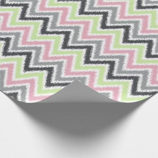 Green Pink Grey Zigzags Ikat Pattern Geschenkpapier (Ecke)