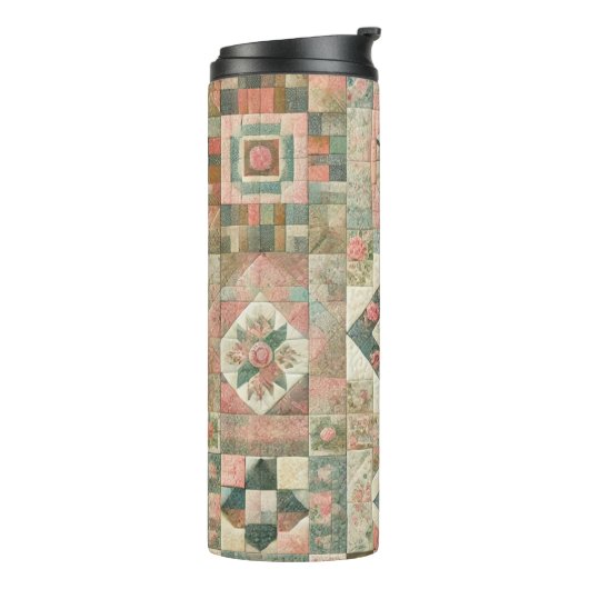 Green Pink Patchwork Quilt Rustic Retro Boho Thermosbecher (Nach links gedreht)