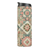 Green Pink Patchwork Quilt Rustic Retro Boho Thermosbecher (Nach rechts gedreht)