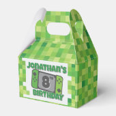Green Pixel Birthday Favor Box Geschenkschachtel (Vorderseite)