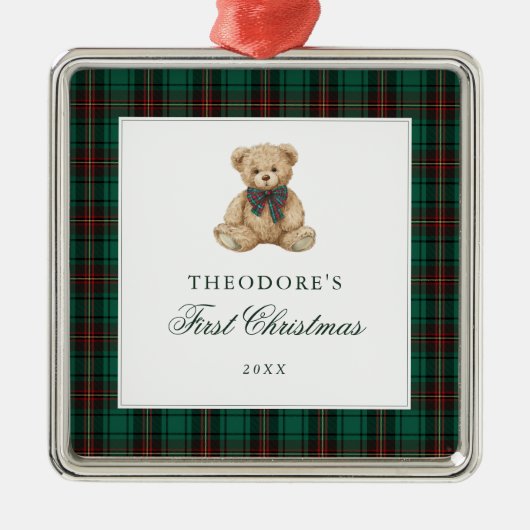 Green Plaid Teddy Bear First Christmas Ornament Aus Metall (Vorne)