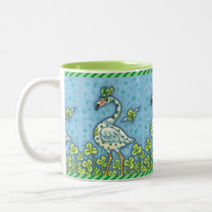 GREEN POLKA DOT FLAMINGO, FUNNY ST. PATRICK'S DAY ZWEIFARBIGE TASSE