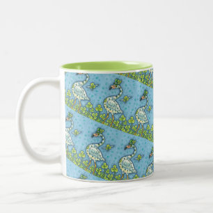 GREEN POLKA DOT FLAMINGO, FUNNY ST. PATRICK'S DAY ZWEIFARBIGE TASSE