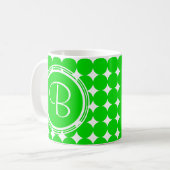 Green Polka Dot Monogram Kaffeetasse (Vorderseite Links)